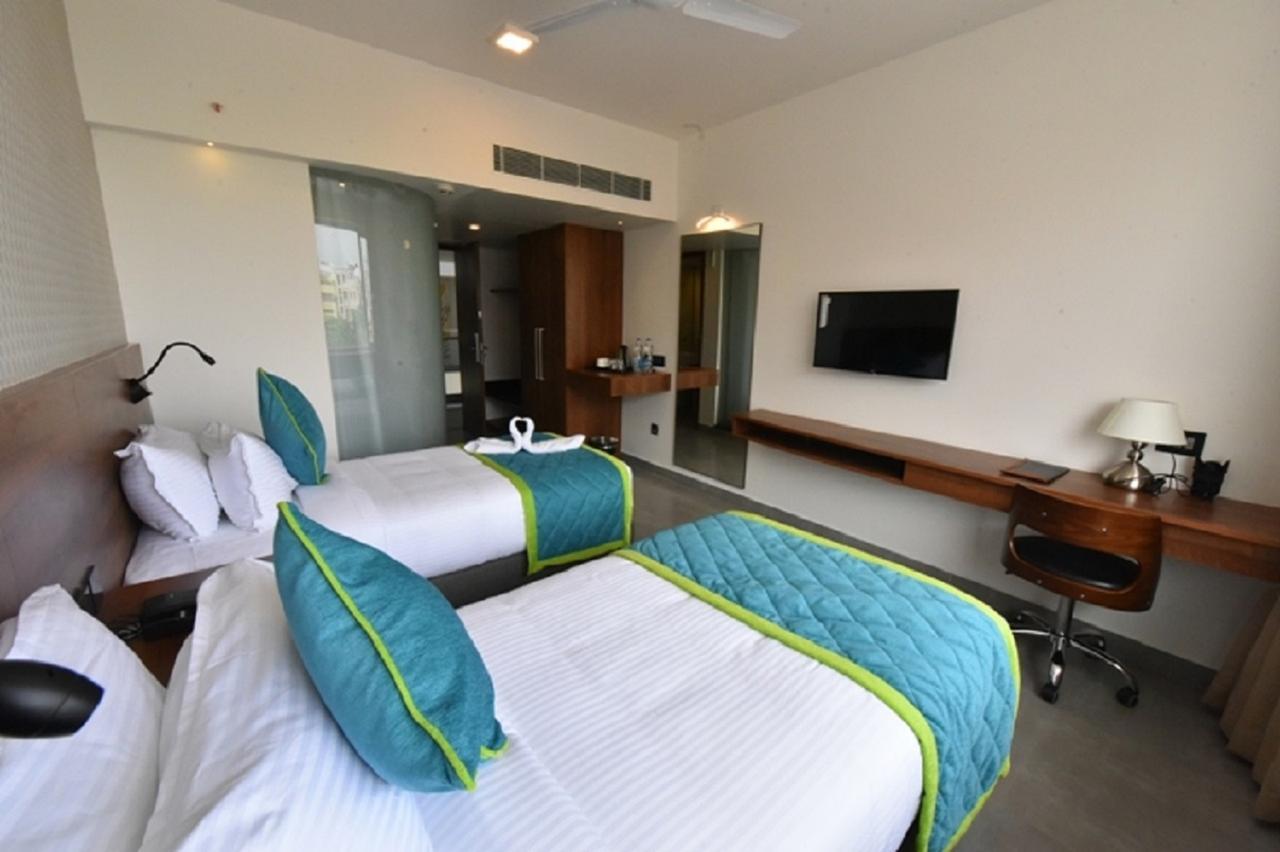 Vivid A Boutique Hotel Tiruchirappalli Extérieur photo
