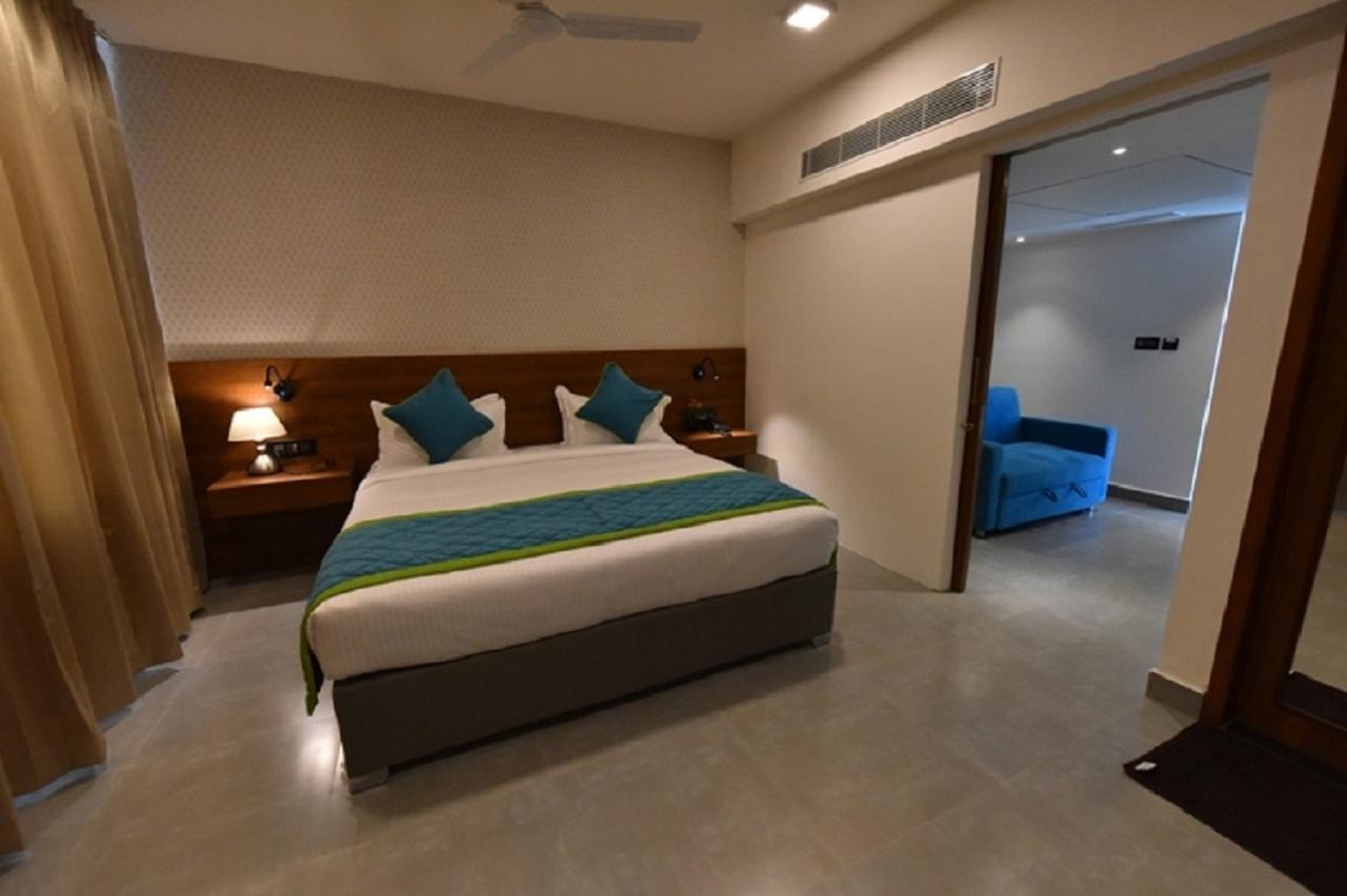 Vivid A Boutique Hotel Tiruchirappalli Extérieur photo