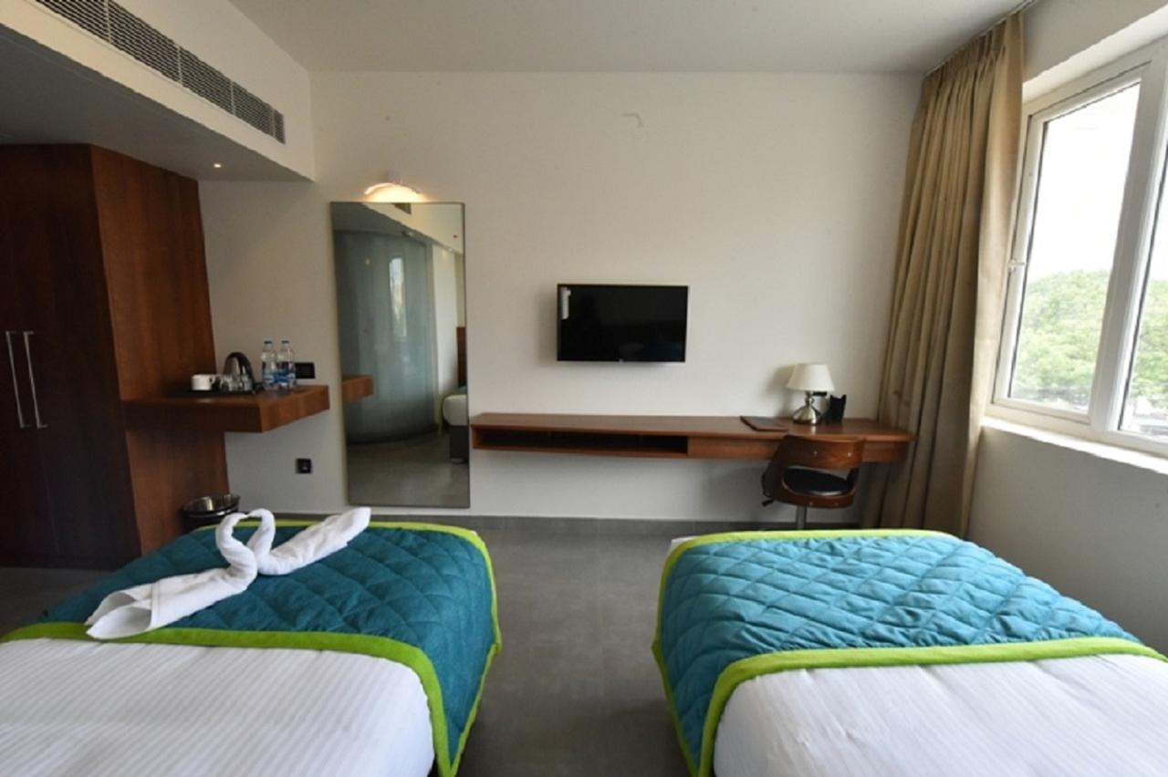 Vivid A Boutique Hotel Tiruchirappalli Extérieur photo