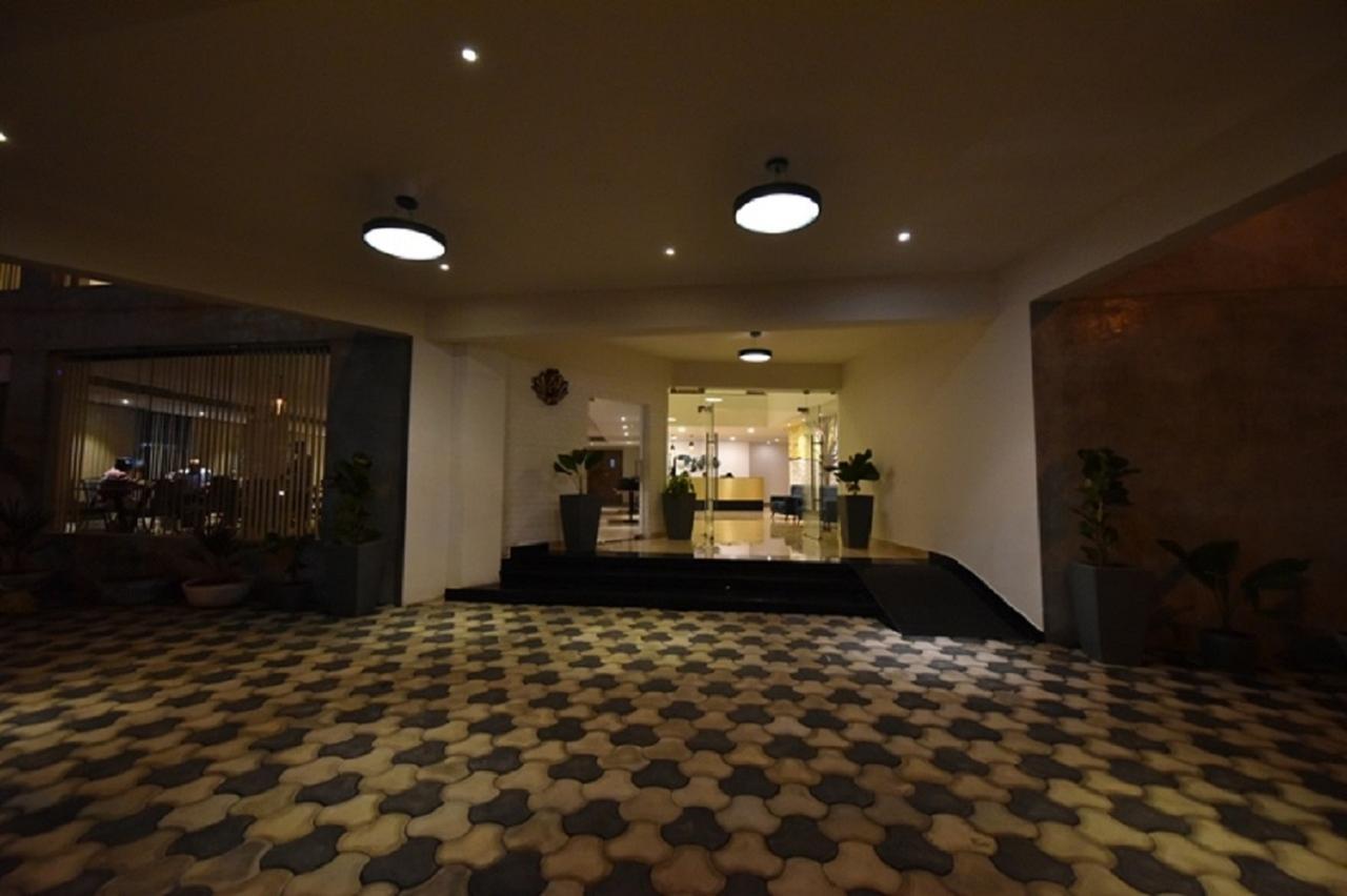 Vivid A Boutique Hotel Tiruchirappalli Extérieur photo
