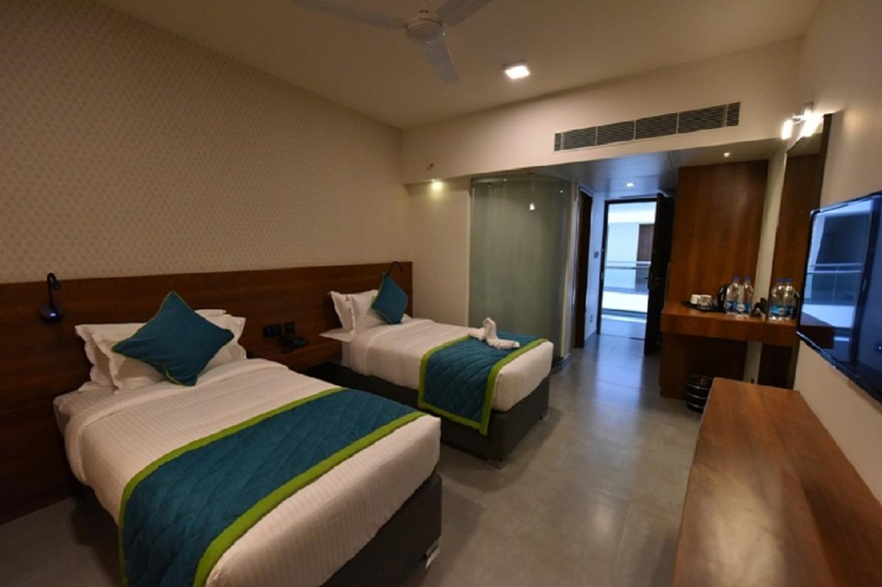 Vivid A Boutique Hotel Tiruchirappalli Extérieur photo